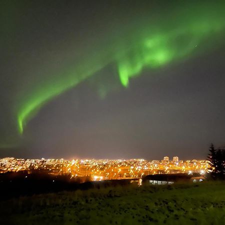 Big Villa Centrally Located In Reykjavik Exterior photo