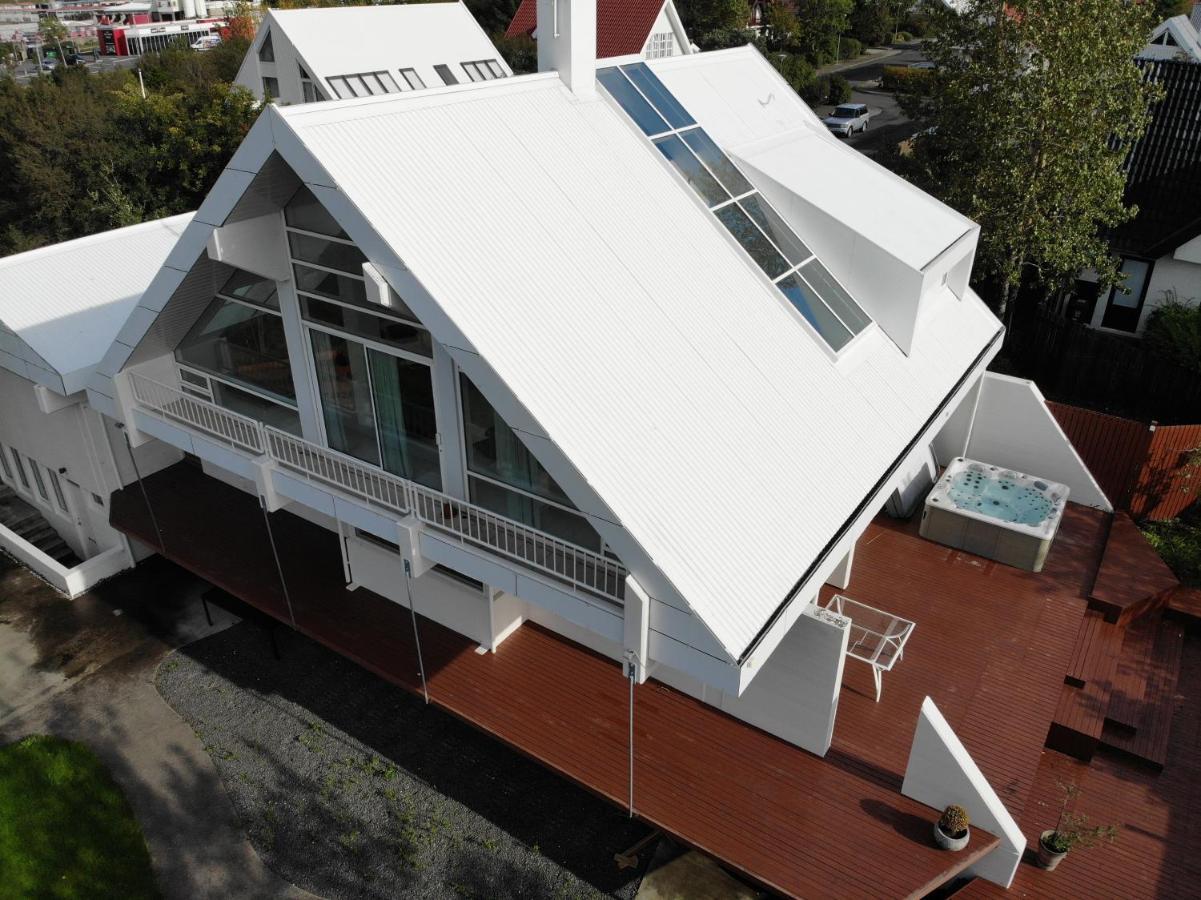 Big Villa Centrally Located In Reykjavik Exterior photo