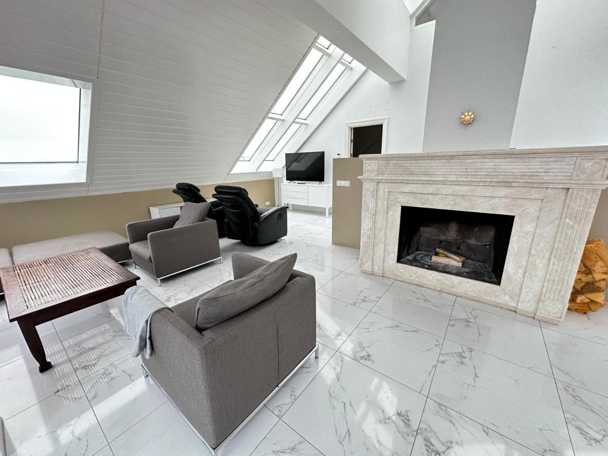 Big Villa Centrally Located In Reykjavik Exterior photo